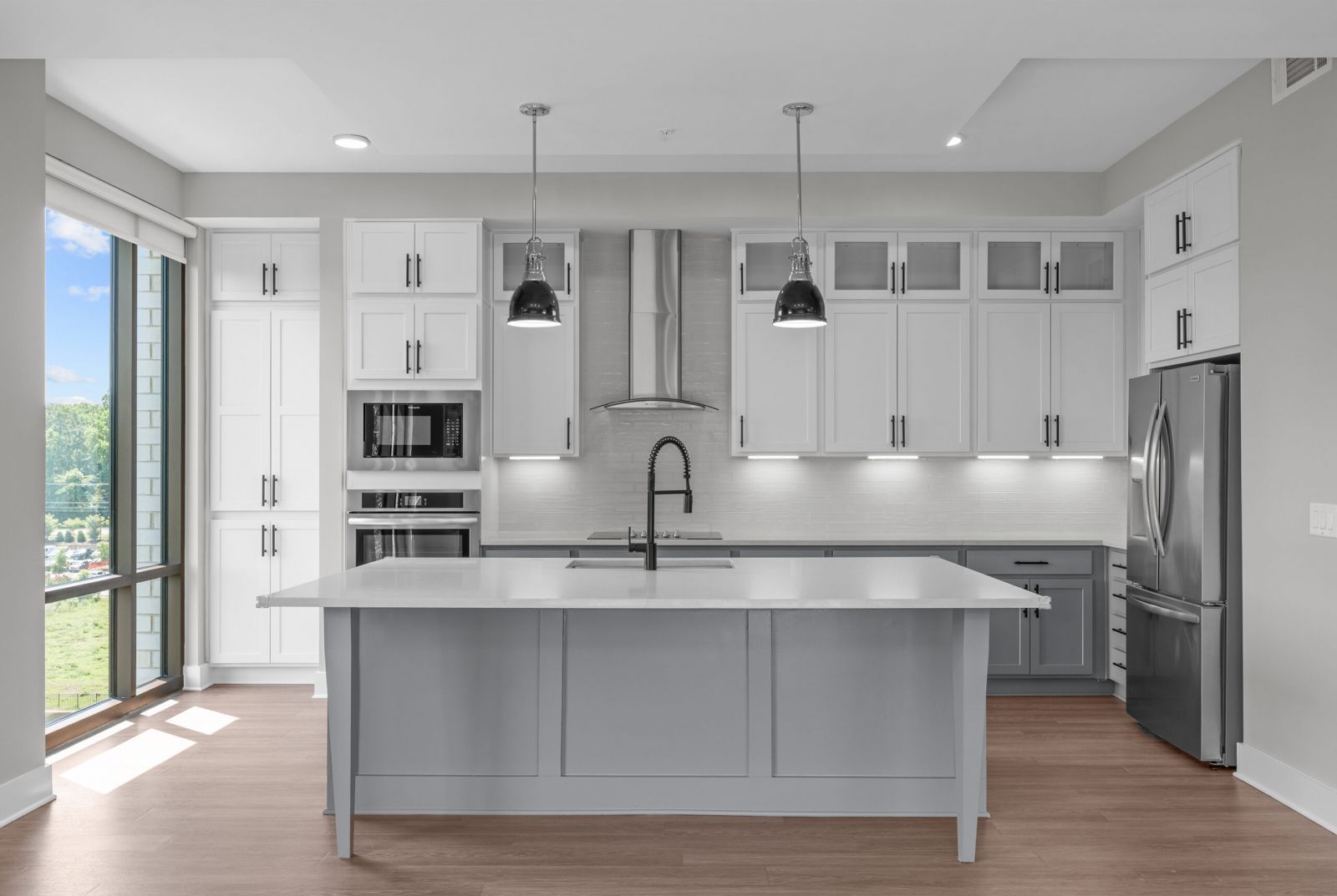 Northwood Ravin Property Management Portfolio, THE LUCENT AT SUNRISE in Kissimmee, FL, multi-family, multi-story apartments with balconies, green grass and palm trees