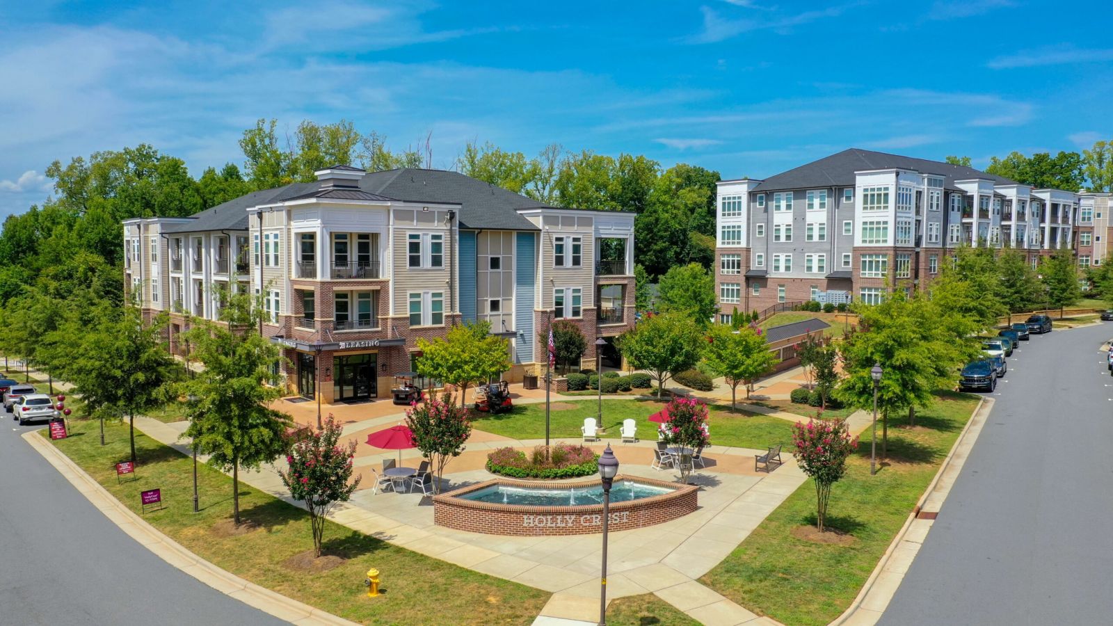 Northwood Ravin Property Management Portfolio, THE LUCENT AT SUNRISE in Kissimmee, FL, multi-family, multi-story apartments with balconies, green grass and palm trees