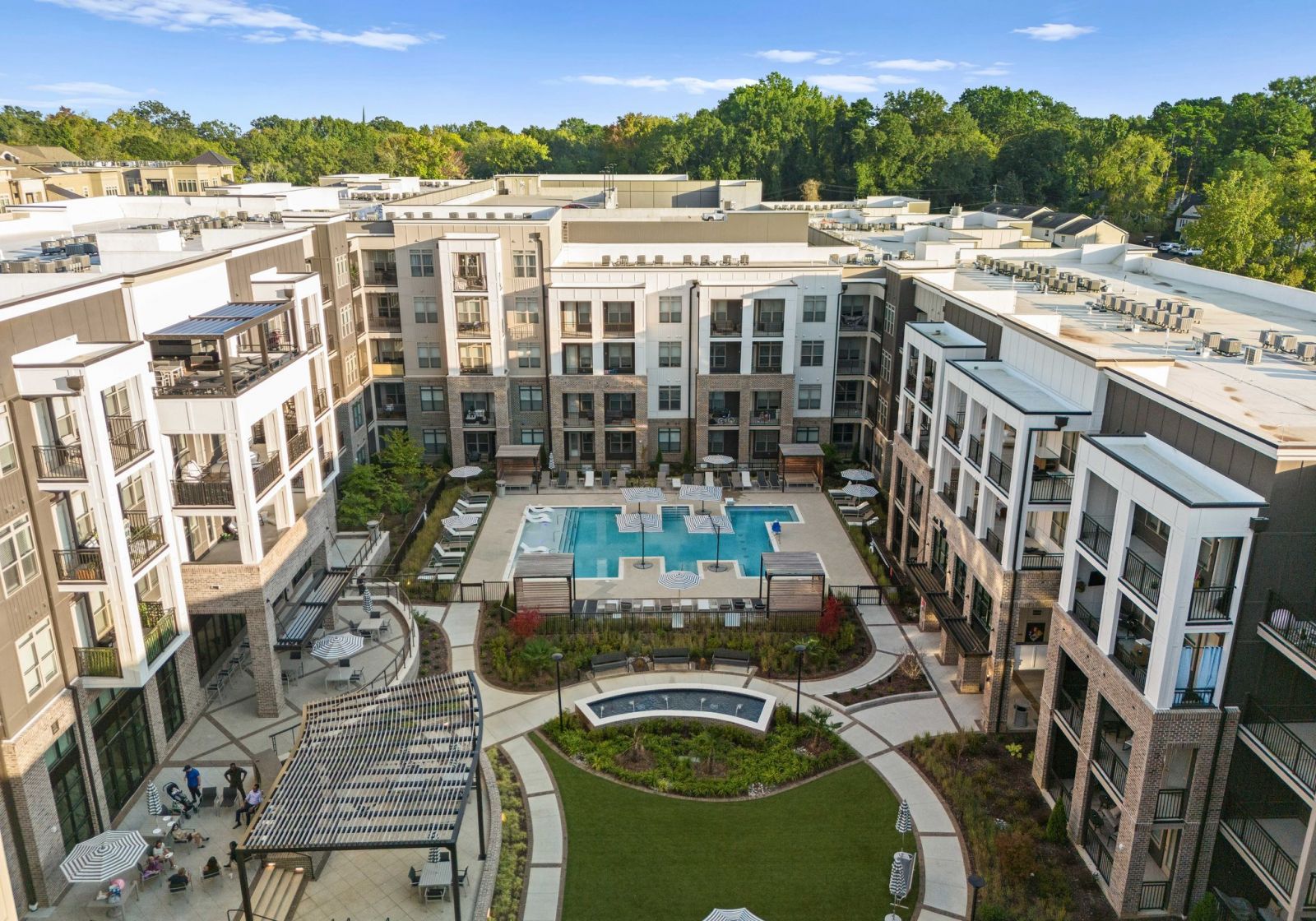 Northwood Ravin Property Management Portfolio, THE LUCENT AT SUNRISE in Kissimmee, FL, multi-family, multi-story apartments with balconies, green grass and palm trees