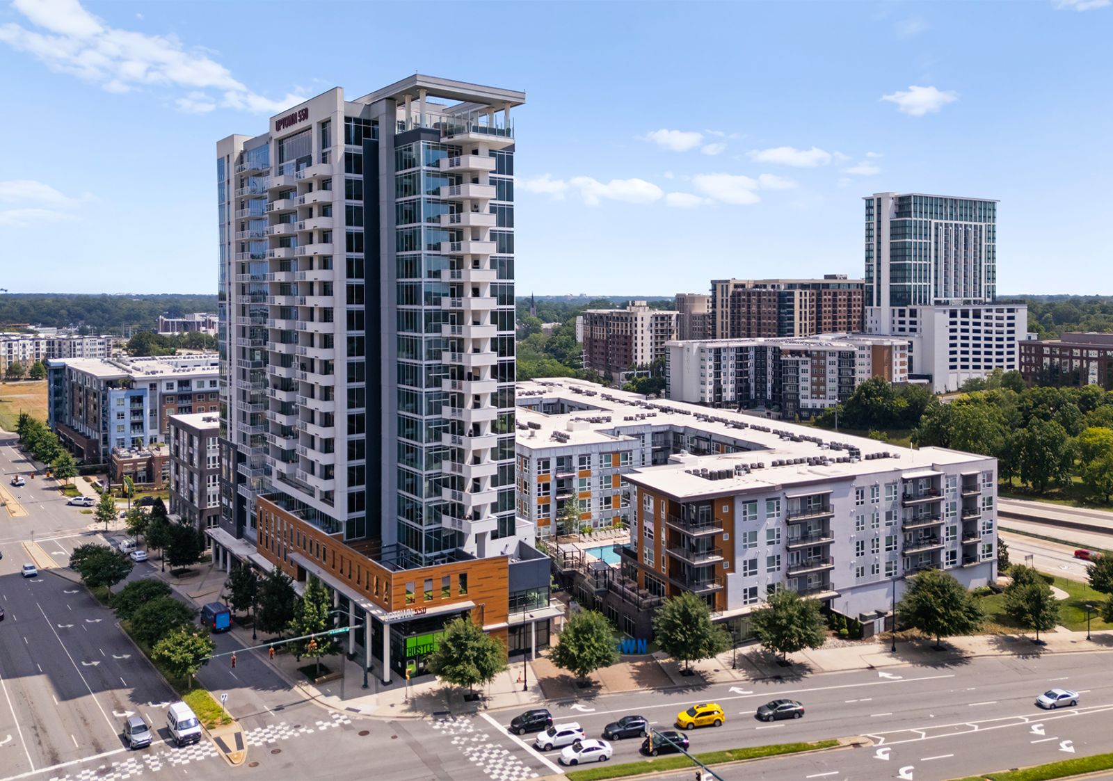 Northwood Ravin Property Management Portfolio, THE LUCENT AT SUNRISE in Kissimmee, FL, multi-family, multi-story apartments with balconies, green grass and palm trees
